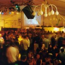 P10 Blick gegen Leinwand im Festzelt