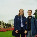 claudia und katja im park