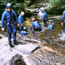 01 Sirpa auf Stein beim Canyoning