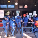 33 warten in seilbahnstation