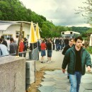 54 warteschlange mit shuttlebus