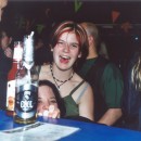 50 hinter bar versteckt