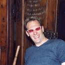 12 andreas mit rosa brille